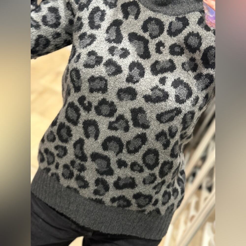 Cynthia Rowley size small, leopard print soft sweater - Picture 6 of 6